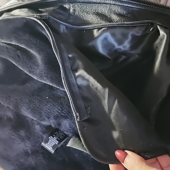 SONOMA WOMENS- Black Leather Jacket. Size SMALL. - Picture 13 of 15